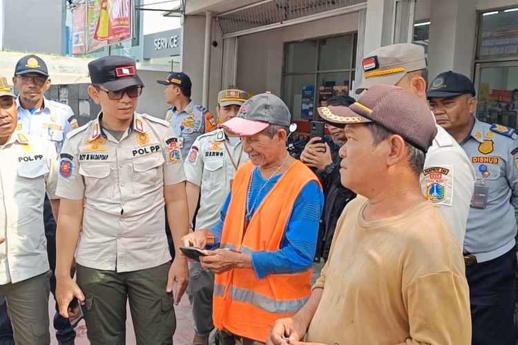 Operasi juru parkir liar di Jakarta Barat