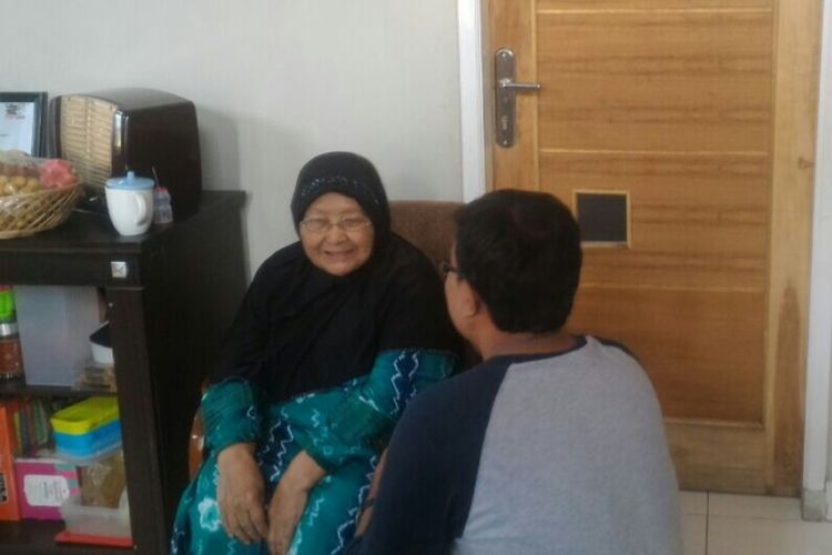 Siti Rokayah (85) alias Amih ibu yang digugat anak Rp 1,8 miliar saat berada di rumah anak bungsunya Leni di Muara Sanding, Kabupaten Garut, Kamis (30/3/2017).