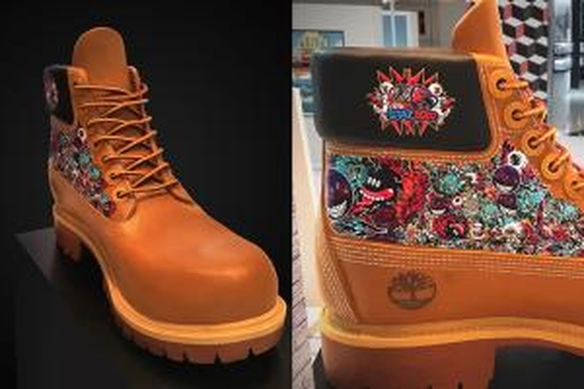 Seni grafiti yang dihadirkan seniman tanah air memberi warna tersendiri pada Timberland Giant Yellow Boot yang dipamerkan. 