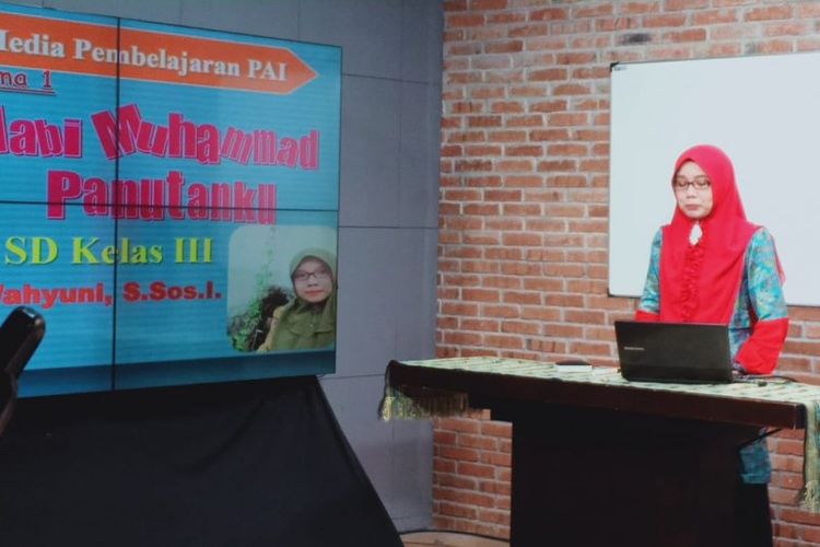 Sistem pembelajaran pelajar SD lewat televisi di Kota Surabaya. (FOTO ANTARA/Humas Pemkot Surabaya)