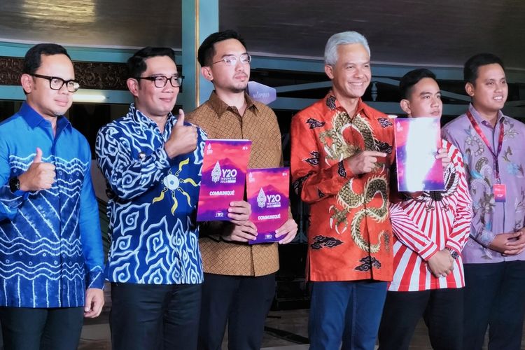 Gubernur Jawa Tengah Ganjar Pranowo, Gubernur Jawa Barat Ridwan Kamil, Wali Kota Solo Gibran Rakabuming Raka, Wakil Gubernur Jawa Timur Emil Dardak, Bupati Kendal Dico M Ganinduto, Wali Kota Bogor Bima Arya, Kanjeng Gusti Pangeran Adipati Arya (KGPAA) Mangkunegoro X, di Puro Mangkunegaran, Jumat (28/10/2022).