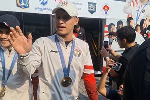 Senyum Bangga Para Atlet Peraih Medali Olimpiade Paris yang Disambut Antusiasme Warga...