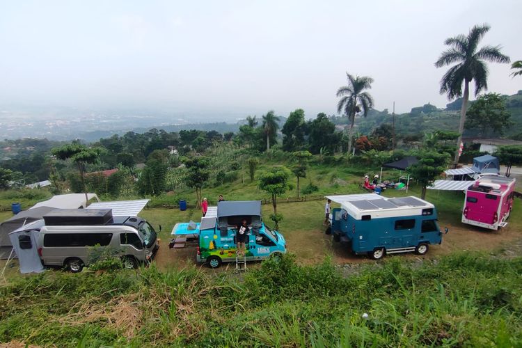 

Karoseri Delima Mandiri mempunyai anak usaha bernama Explora Campervan, yaitu divisi yang menyewakan campervan kepada masyarakat umum.