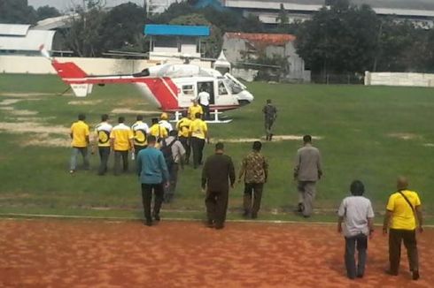 Ical Naik Helikopter ke Lokasi Kampanye
