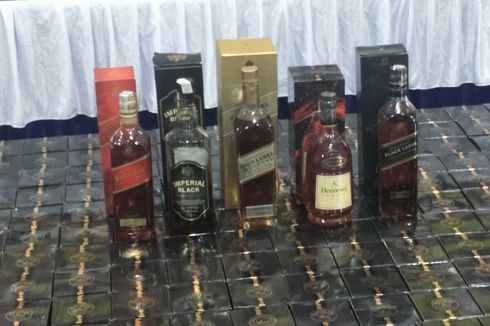 Polisi Tangkap Kelompok Pemalsu Minuman Keras Impor Berbagai Merek