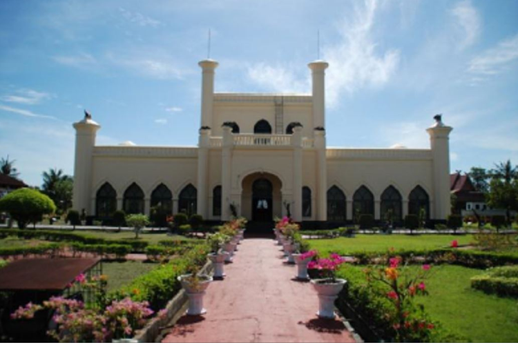 Istana Siak, salah satu peninggalan kerajaan di Riau 