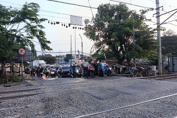 Dishub Bekasi Siapkan 9 Petugas Bersertifikasi untuk Jaga Pelintasan Bulak Kapal