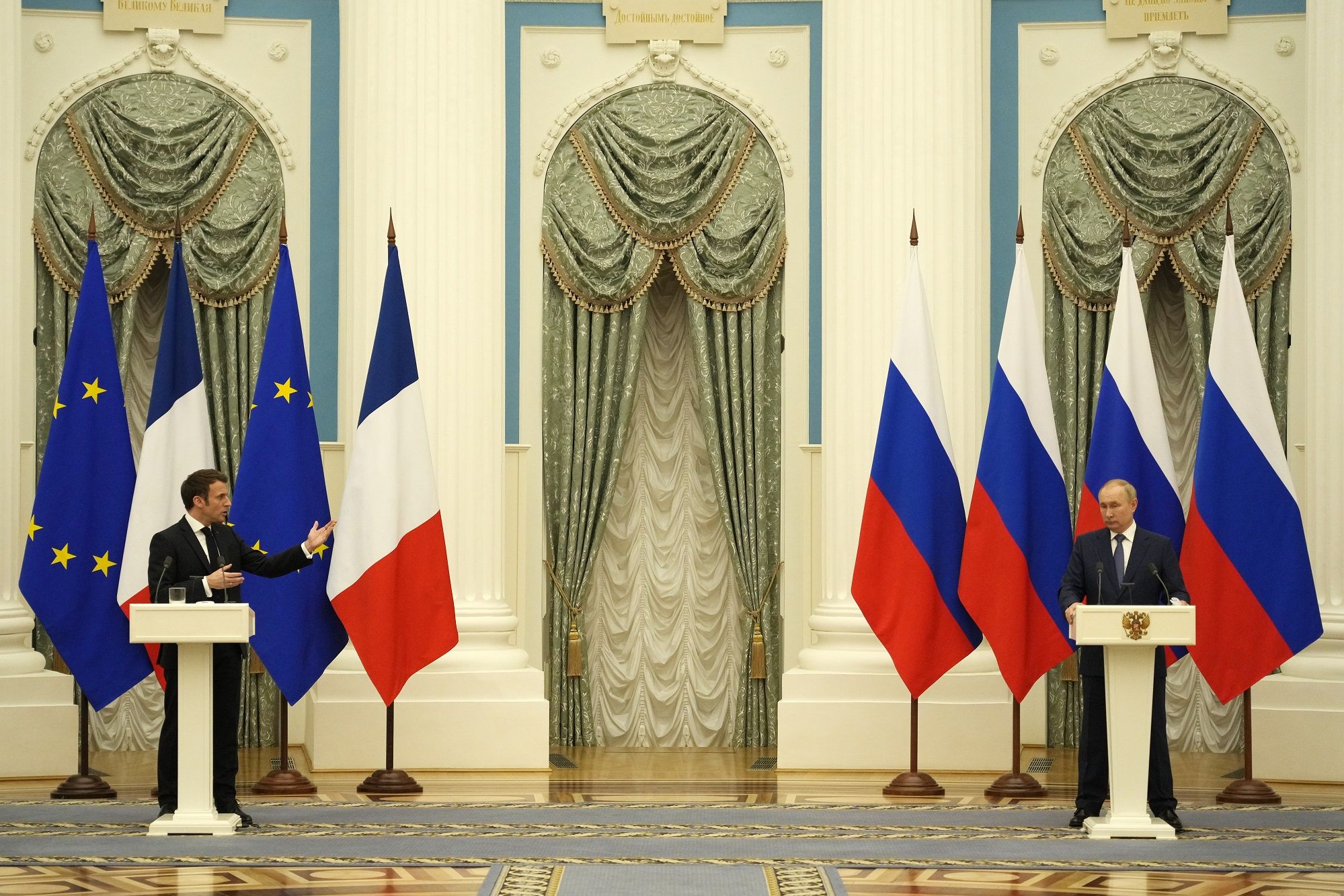 Usai 90 Menit Telepon Putin, Presiden Perancis: Yang Terburuk di Ukraina Akan Datang