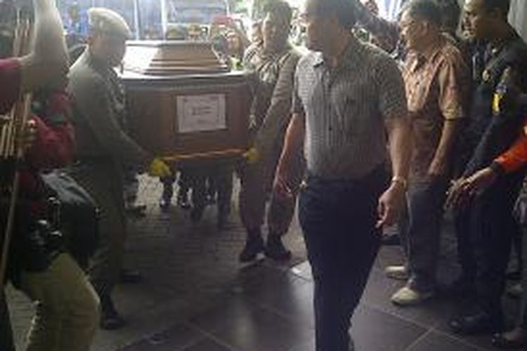 Jenazah Jie disemayamkan di rumah Duka Adijasa Surabaya.