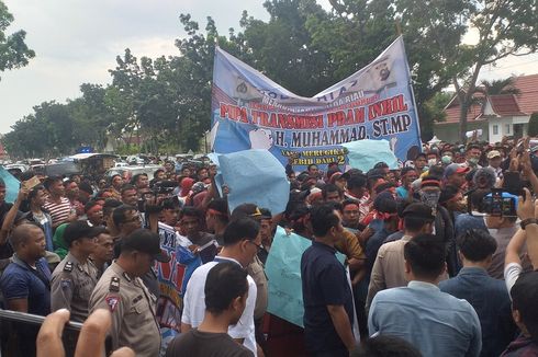 Massa Demo ke Polda Riau, Minta Wabup Bengkalis Segera Ditangkap