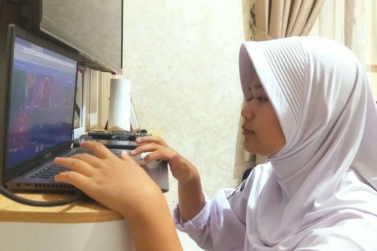 Debu Vulkanik Gunung Anak Krakatau Ubah Pola Belajar Siswa Lampung, Sekolah Beralih Daring