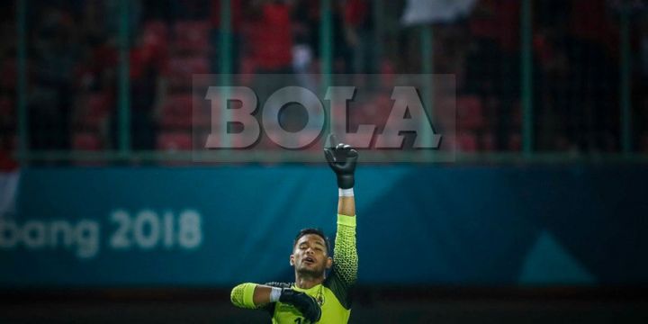 Kiper timnas u-23 Indonesia, Andritany Ardhiyasa, bereaksi pada laga penyisihan Grup A cabang sepak bola Asian Games 2018 kontra timnas u-23 Laos di Stadion Patriot, Bekasi, Jumat (17/8/2018).
