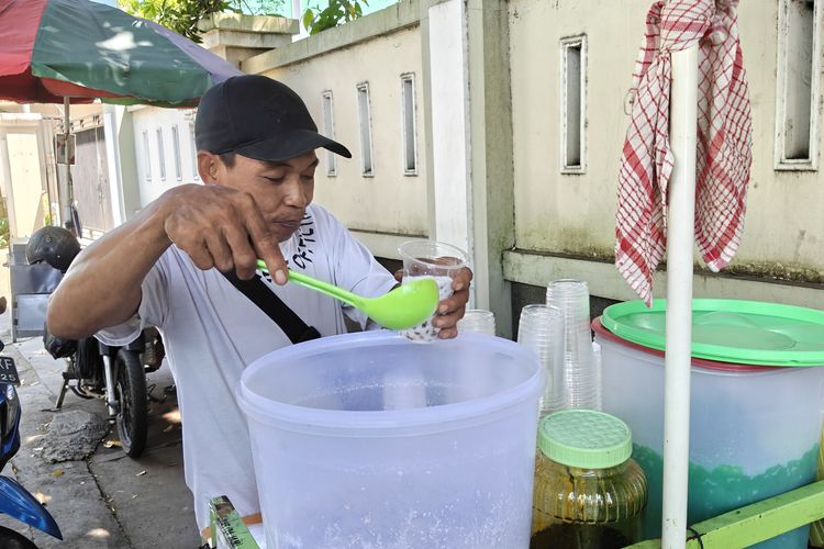Imbas Konflik Timur Tengah, Harga Gelas dan Kantong Plastik di Makassar Naik 50 Persen