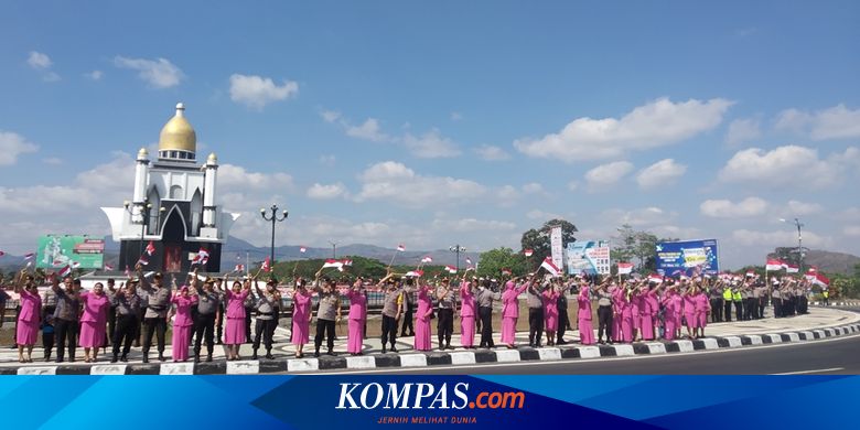 Sambut HUT RI, Ratusan Polisi Keliling Jalan Sambil Berteriak "Indonesia Harga Mati"