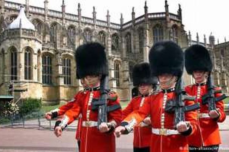 Queen's Guard atau penjaga ratu adalah sebutan bagi tentara yang bertugas untuk mengawal kediaman resmi para anggiota keluarga kerajaan di Inggris.
