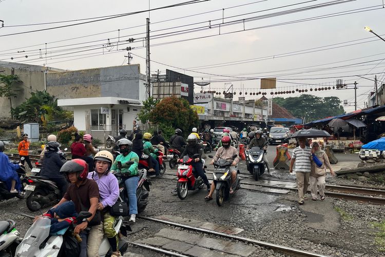 Surati PT KAI, Pemkab Bogor Siap Bangun Palang Pintu Kereta Sebidang