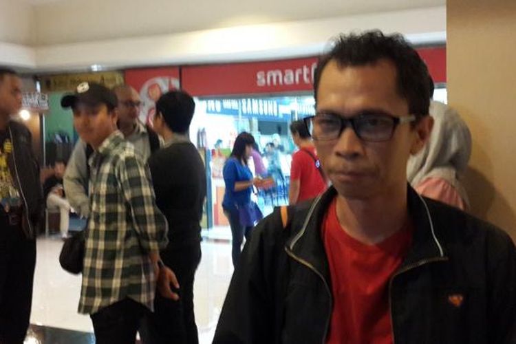 Gunawan Maryanto, pemeran Wiji Thukul dalam film Istirahatlah Kata-kata, penyair Wiji Thukul yang hilang saat ditemui di Studio Mandala Cinema 21 Kota Malang, Kamis (2/2/2017)