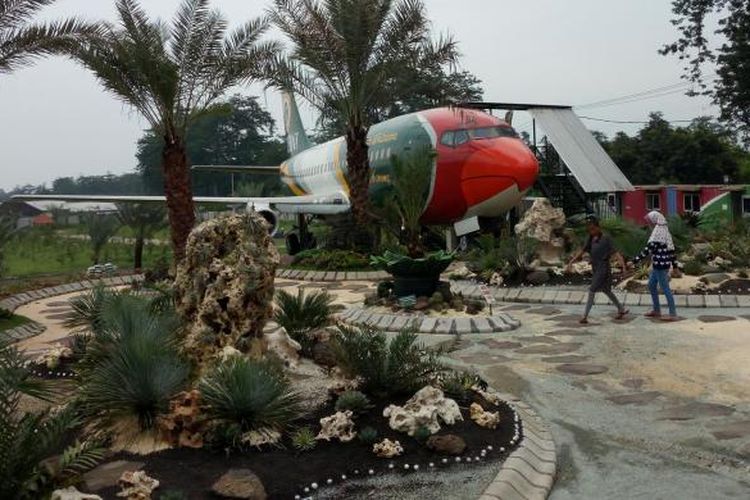 Wisata Kurma di Sukorejo, Kabupaten Pasuruan, Jawa Timur, yang baru digagas oleh HM Roeslan kini dikembangkan di iklim tropis dengan dilengkapi pesawat sebagai tempat oleh oleh khas makanan dari Pasuruan.