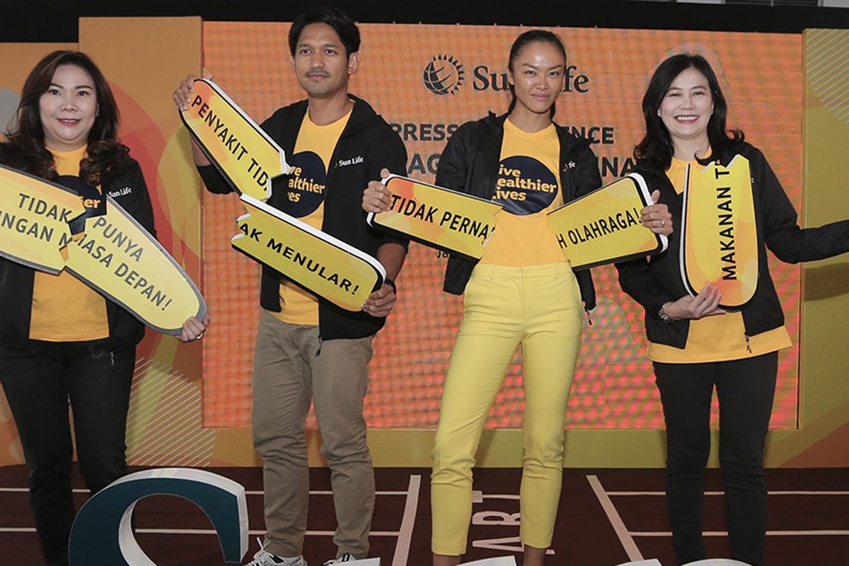 Dari kiri ke kanan: Presiden Direktur Sun Life Infonesia Elin Waty; Ibnu Jamil, Kelly Tandiono dan Carene Chia - Chief Distribution and Marketing Officer Sun Life Asia.