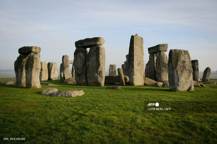 Monumen prasejarah Stonehenge, sebuah situs warisan dunia, dekat Amesbury di barat daya Inggris.