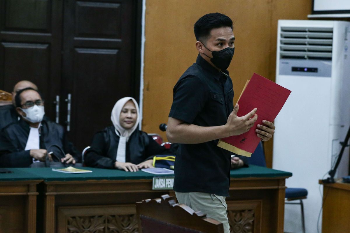 Terdakwa kasus pembunuhan berencana Brigadir Nofriansyah Yosua Hutabarat atau Brigadir J, Richard Eliezer menjalani sidang pembacaan pleidoi atau nota pembelaan di Pengadilan Negeri Jakarta Selatan, Jakarta, Rabu (25/1/2023).