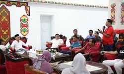 Kendalikan Inflasi Ramadhan dan Dampak Banjir, Gubernur Kalteng Sugianto Sabran Salurkan Bantuan 1.420 Ton Beras
