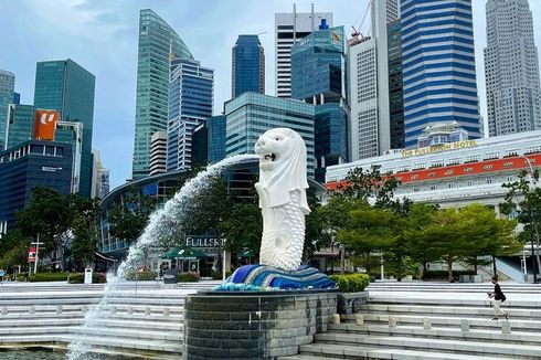 Singapore Trims 2022 Growth Forecast on Strong Global Headwinds