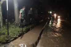 Tiga Motor Hanyut Diterjang Banjir Bandang di Karawang