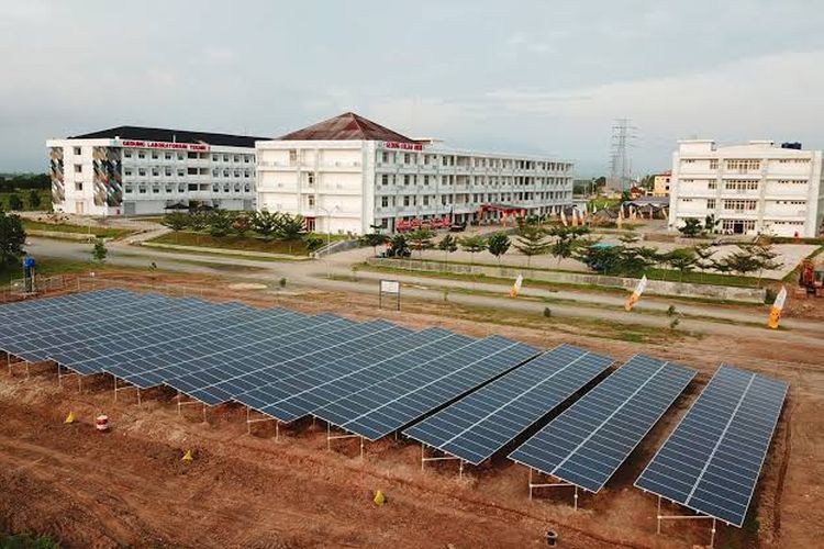 PLTS di Institut Sumatera Utara (Itera) yang dibangun selain untuk pengadaan energi mandiri kampus juga sebagai laboratorium riset dan penelitian.