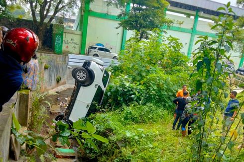 Mobil Daihatsu Terios Terjun ke Sungai, Saksi Mata: Seperti Baru Belajar Menyetir