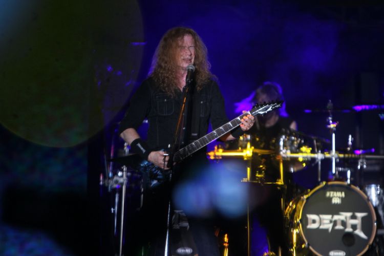 Dave Mustaine, Vokalis band metal Megadeth, beraksi saat tampil di acara Hammersonic Festival, Ecopark, Ancol, Jakarta Utara, Minggu (7/5/2016). Megadeth menjadi salah satu band yang ditunggu penggemar musik metal di acara Hammersonic Festival. Selain itu, sejumlah band metal dalam dan luar negeri ikut mengisi antara lain Seringai, Revenge The Fate, Trojan, The Black Dahlia Murder, Whitechapel, hingga Northlane.