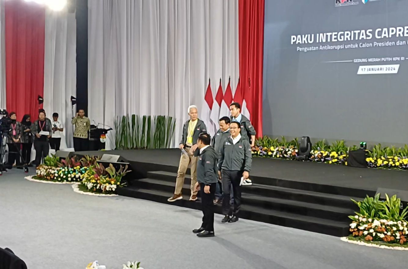 Momen Anies, Prabowo, dan Ganjar Guyub Saat Turun dari Panggung Acara KPK