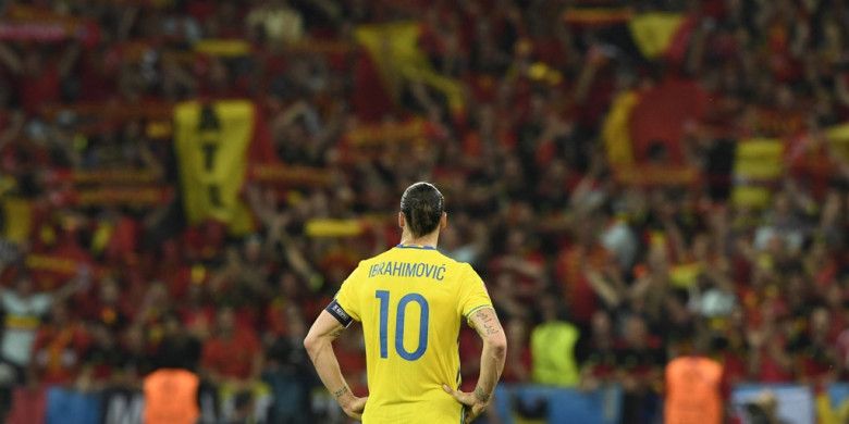 Reaksi striker Swedia, Zlatan Ibrahimovic, seusai laga Grup E Piala Eropa 2016 kontra Belgia di Stadion Allianz Riviera, Nice, Prancis, pada 22 Juni 2016.