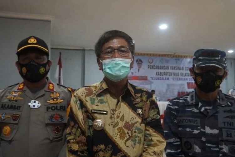 Bupati Nias Selatan Hilarius Duha didampingi Kapolres Nias Selatan AKBP Arke Furman Ambat dan Komandan Lanal Nias Letkol Laut (P) Antonius Hendro Prasetyo, mengatakan bahwa program vaksinasi Covid-19 bagi tenaga kesehatan secepatnya segara dilakukan agar seluruh tenaga kesehatan di Nias Selatan dapat terlindungi.