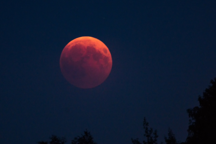 Fenomena Super Blood Moon atau Gerhana Bulan Total