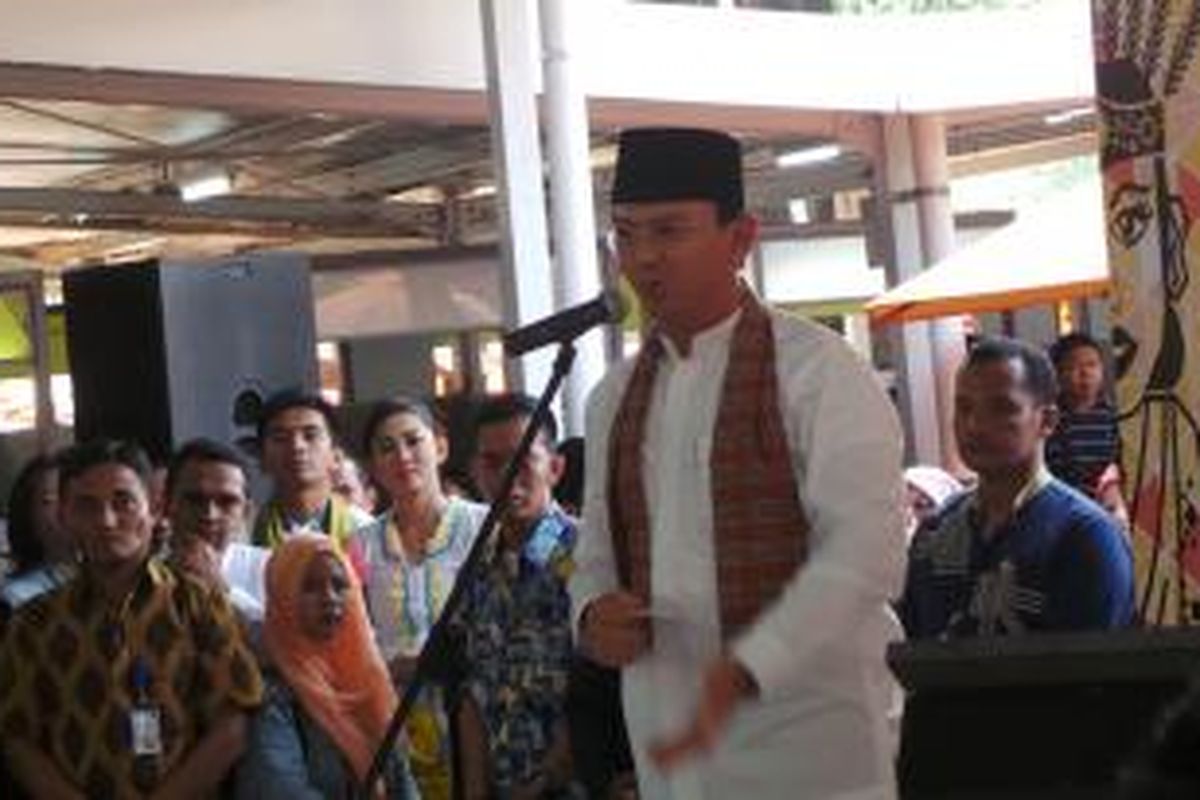 Gubernur DKI Jakarta Basuki Tjahaja Purnama meresmikan program penertiban pedagang kaki lima (PKL) melalui 