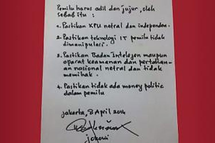 Foto yang beredar di media sosial memperlihatkan mandat dari bakal calon Presiden dari Partai Demokrasi Indonesia Perjuangan Joko Widodo atau Jokowi kepada seluruh kader PDI-P. 