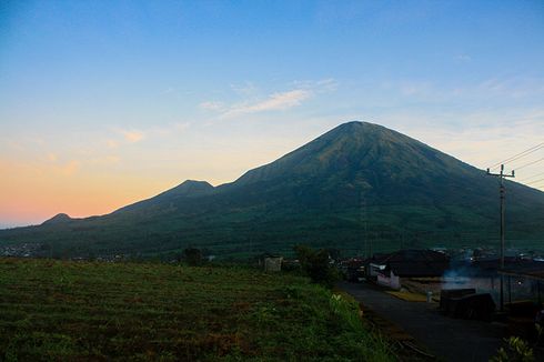 11 Aturan yang Mesti Kamu Patuhi kalau Ingin Mendaki Gunung Sindoro