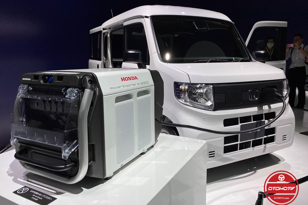 Peragaan Pengisian Daya Mobil Listrik Honda N-Van e: Dengan Honda Power Exporter
