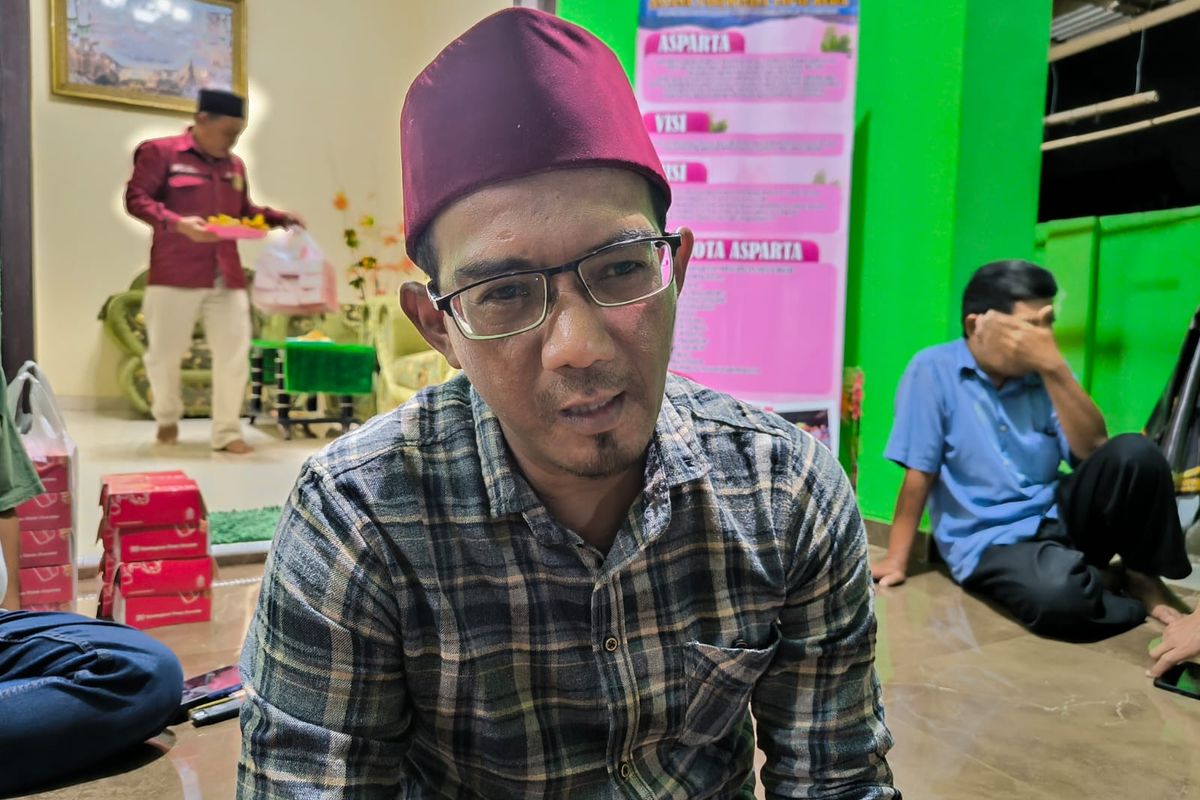 Satino, pengurus PT Kamilah 78 Trans Kecamatan Mumbulsari, Kabupaten Jember beberkan banyakanya pembatalan perjalanan pariwisata.