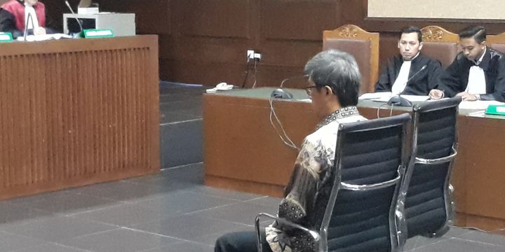 Direktur Utama PT Quadra Solution Anang Sugiana Sudihardjo duduk di kursi terdakwa di Pengadilan Tipikor Jakarta, Rabu (28/23/2018).