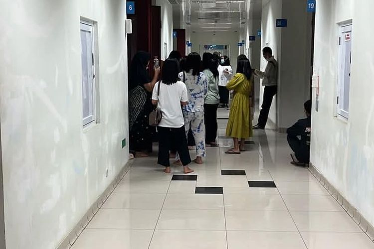 Gempa Tektonik berkekuatan M 4,9 yang menguncang Kabupaten Kolaka, Provinsi Sulawesi Tenggara (Sultra) pada Jumat (24/1/2025) pukul 20.37 Wita menyebabkan kerusakan ringan pada bangunan Rumah Sakit Benyamin Guluh. 