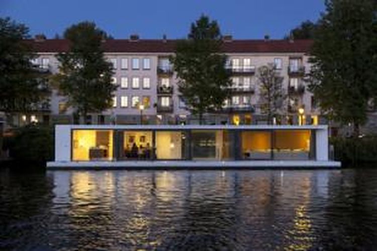 Tempat tinggal di atas air mulai menjadi hal populer di Belanda. Salah satunya Watervilla, vila mengapung dengan luas mencapai 200 meter persegi karya  31ARCHITECTS.