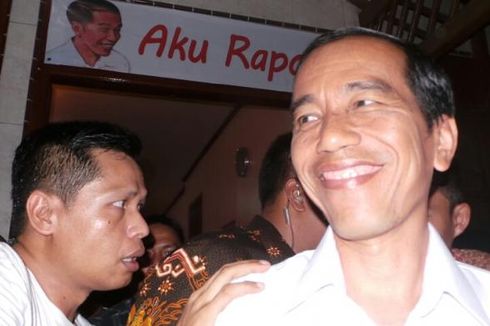 Jokowi Tersenyum Dibilang Tak Fokus Urus Jakarta