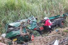 Truk Terjun ke Jurang Saat Melewati Tanjakan Silayur Semarang, Bagian Depan Ringsek Parah