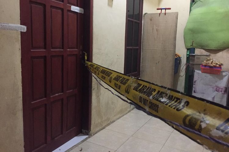 Kamar kost terduga teroris penyerang Polsek Wonokromo disegel polisi, Sabtu (17/8/2019) malam