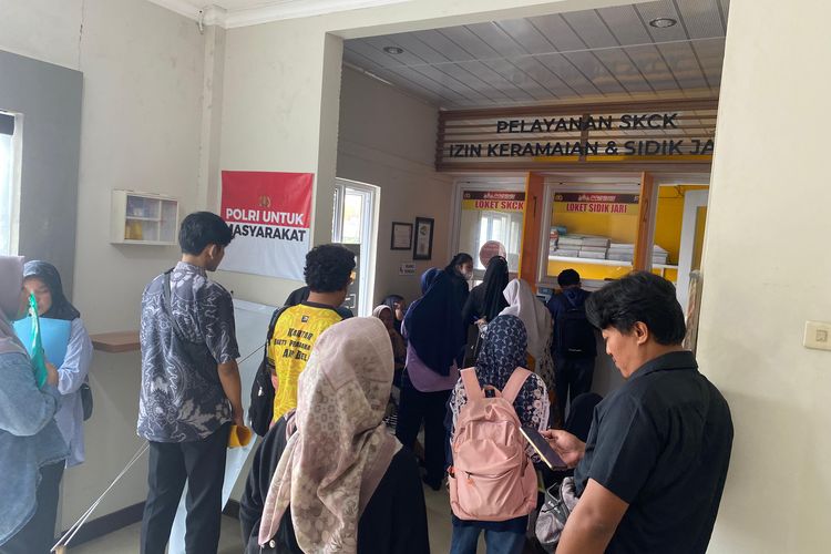 Antrean SKCK di Polewali Mandar Membeludak, Petugas Polres Lembur Sampai Subuh