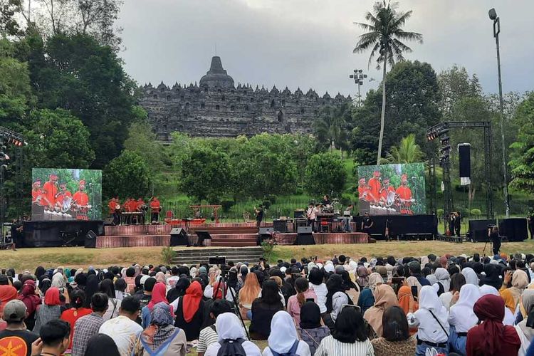 Konser musik budaya bertajuk “Nada Nusantara Live at Borobudur” di taman Aksobya Candi Borobudur, Kabupaten Magelang, Jawa Tengah, Selasa (27/9/2022)