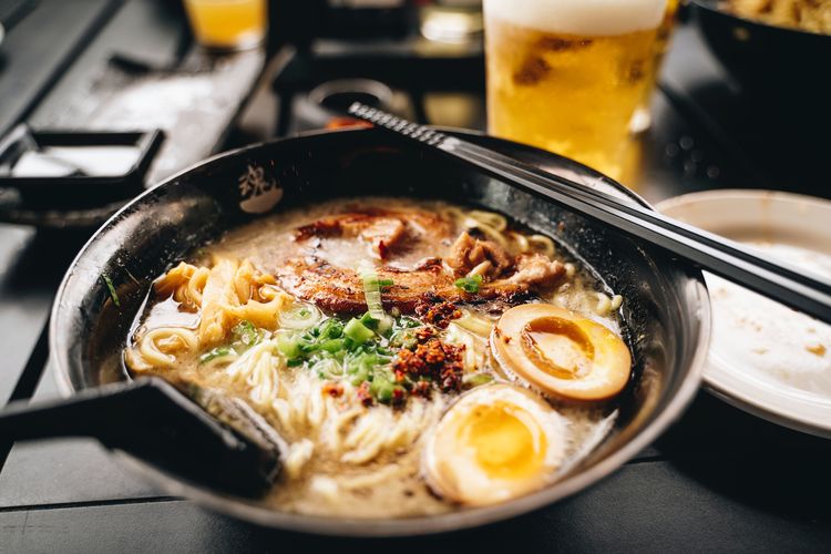 Ramen adalah olahan mi kuah asal China tapi sangat terkenal di Jepang, sehingga banyak yang mengira mi ini lahir di Jepang.