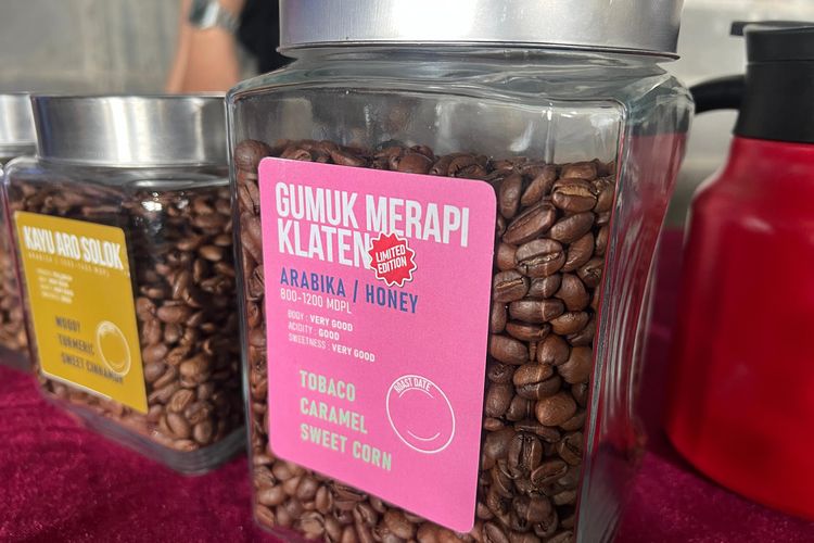 Kopi Beraroma Mawar dari Lereng Merapi, Memberi Manfaat Konservasi dan Ekonomi bagi Petani